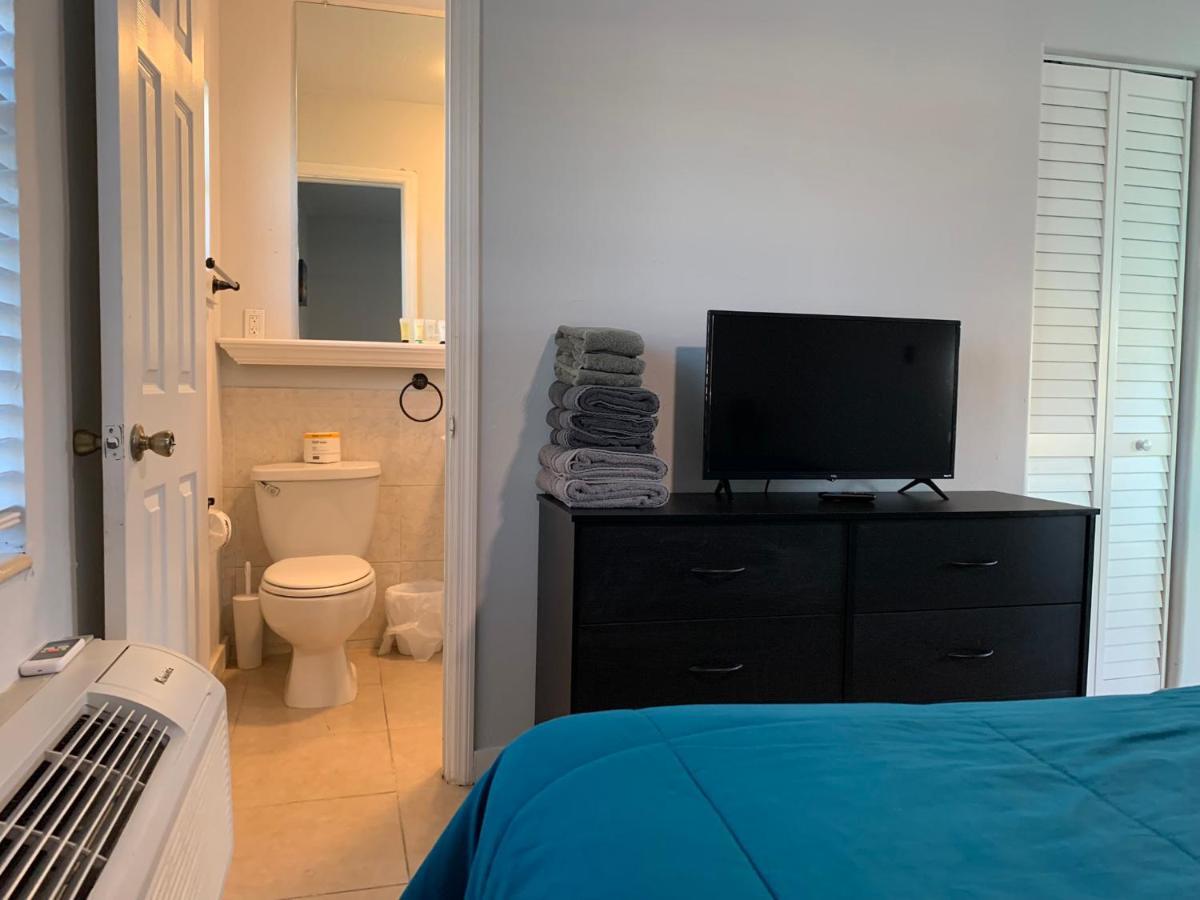 Poolside King Cottage With Kitchen - 10 Minutes To Beach! Fort Myers Exteriör bild